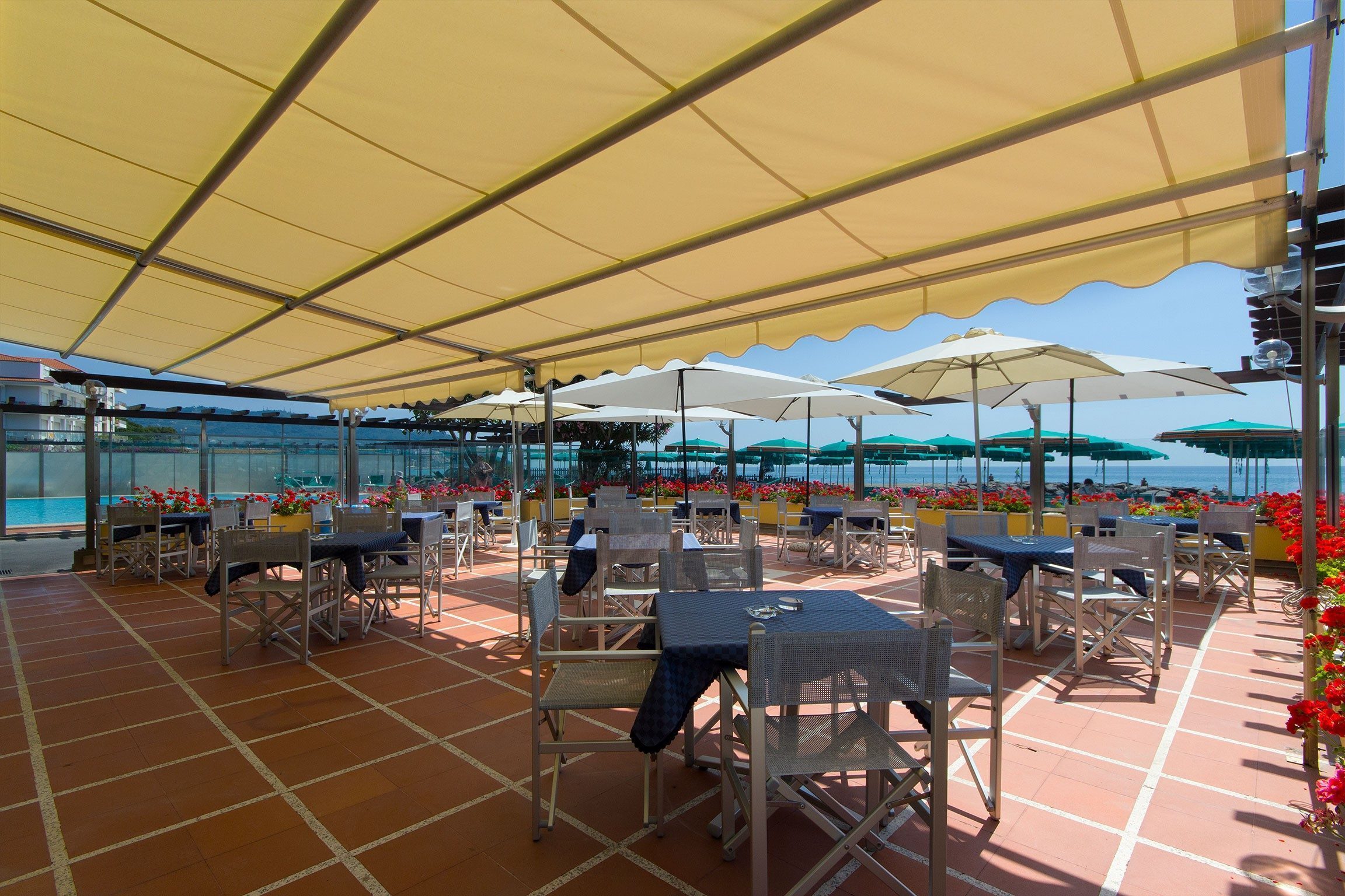 bar-spiaggia-3 bar sulla spiaggia a diano marina - dehor