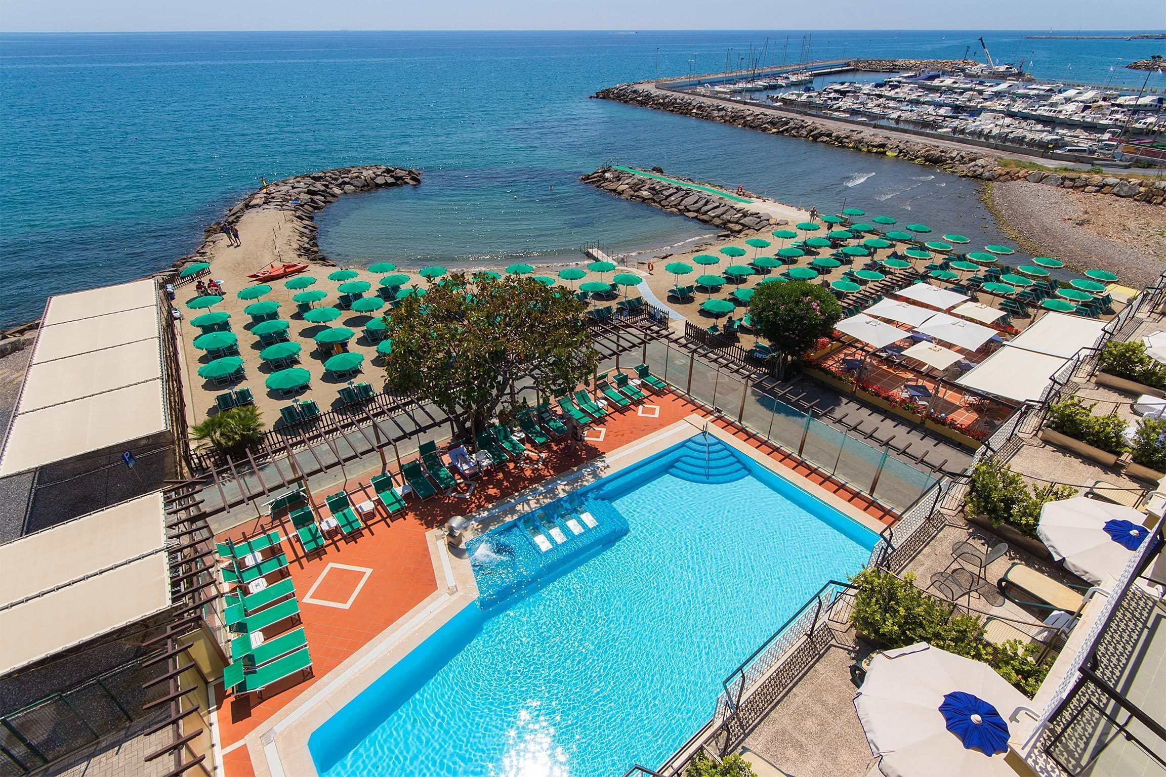 spiaggia a diano marina - i moli