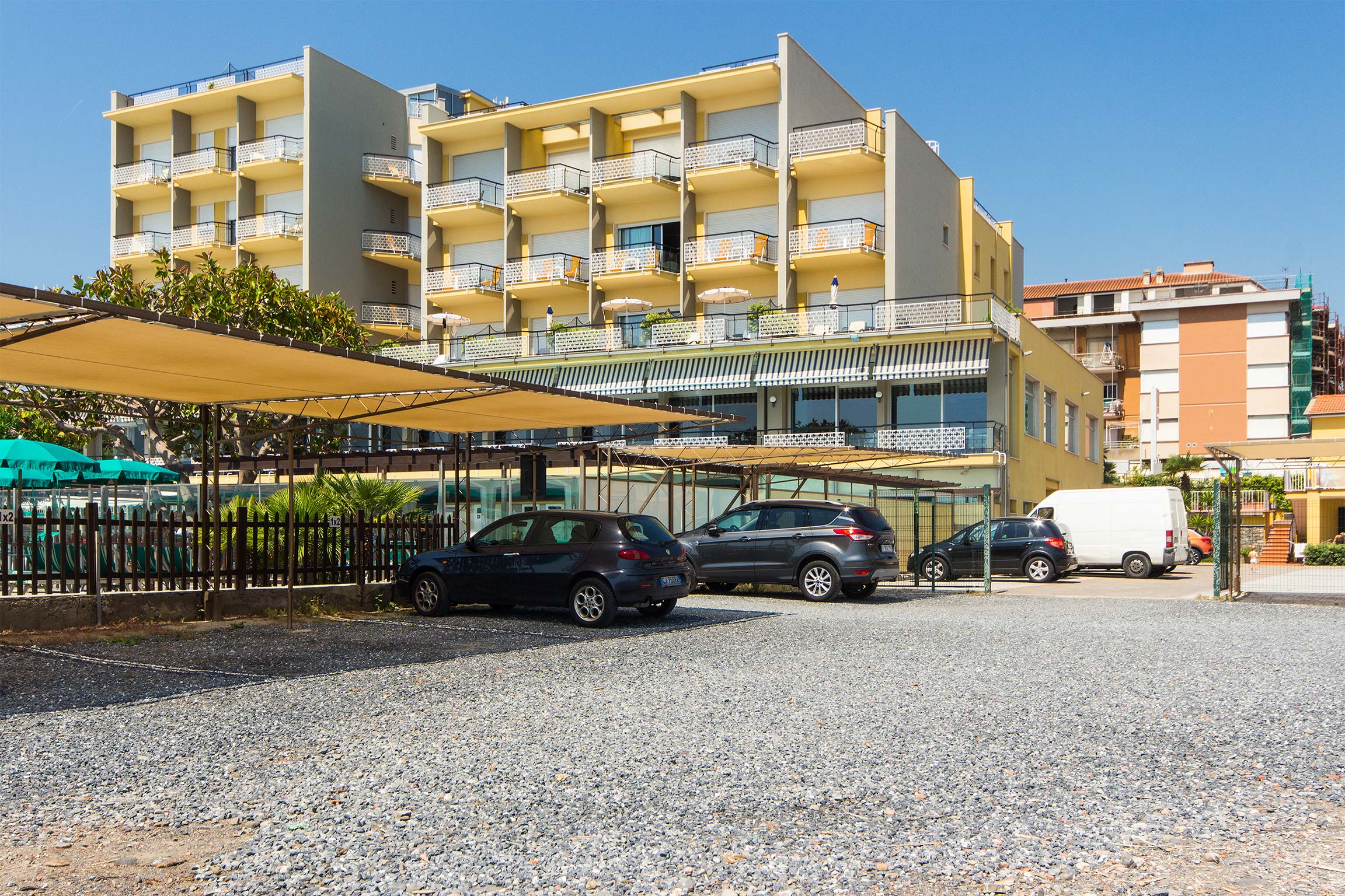 parcheggio a diano marina - vista dal basso