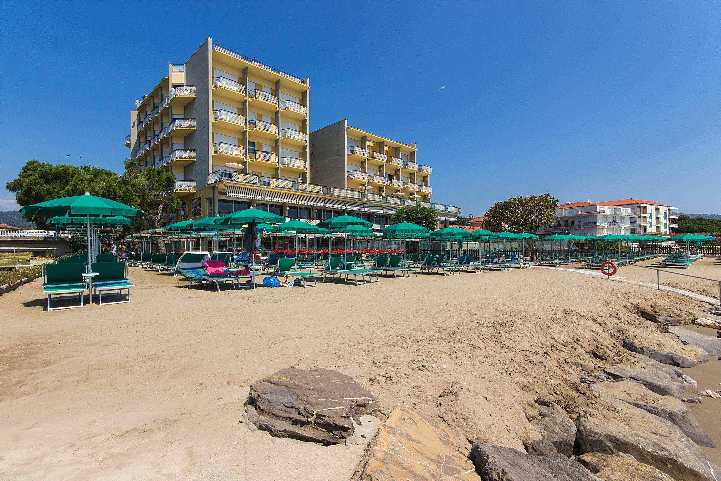 spiaggia a diano marina - vista esterna