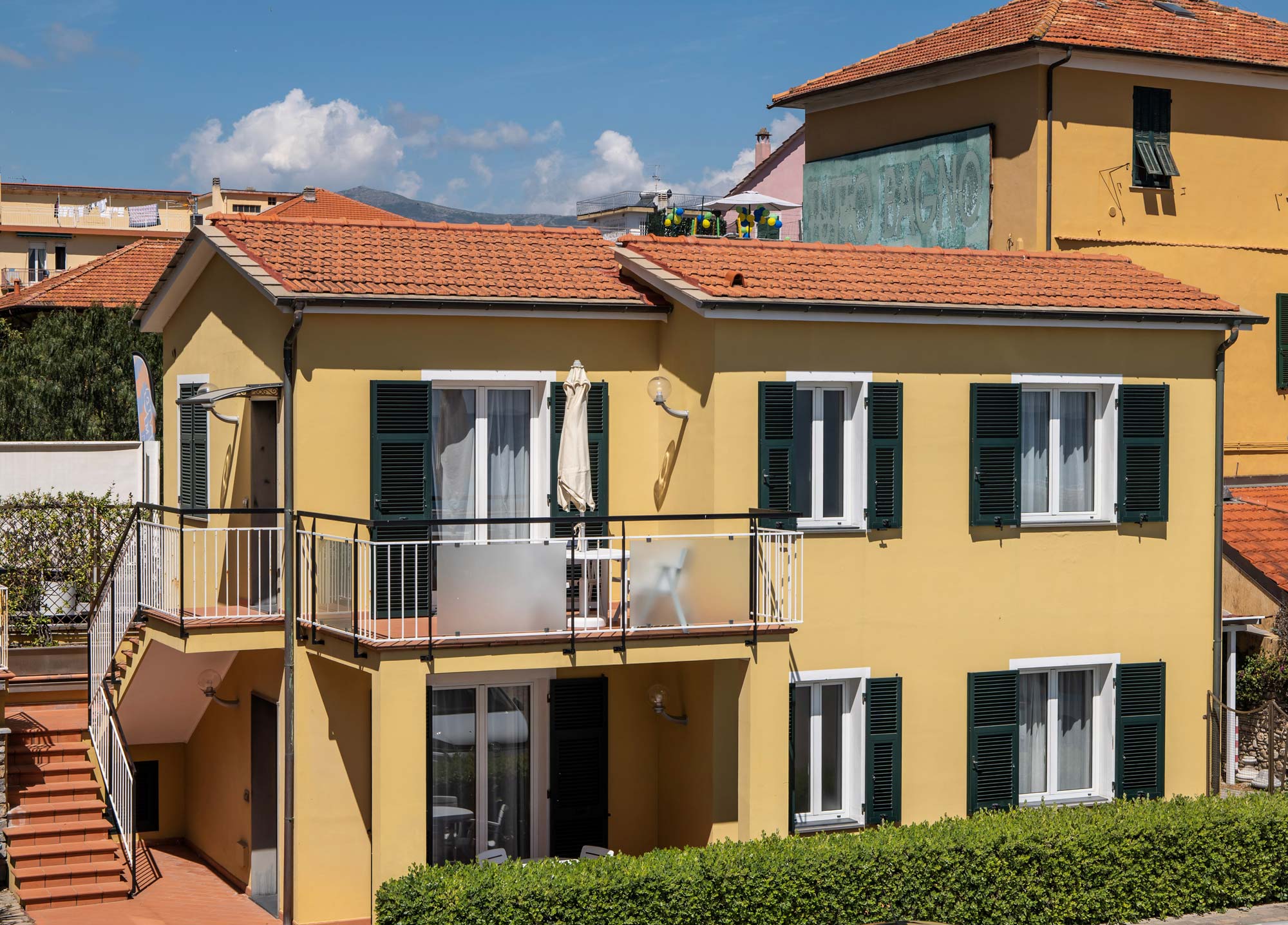 appartamenti a diano marina - vista casetta esterna